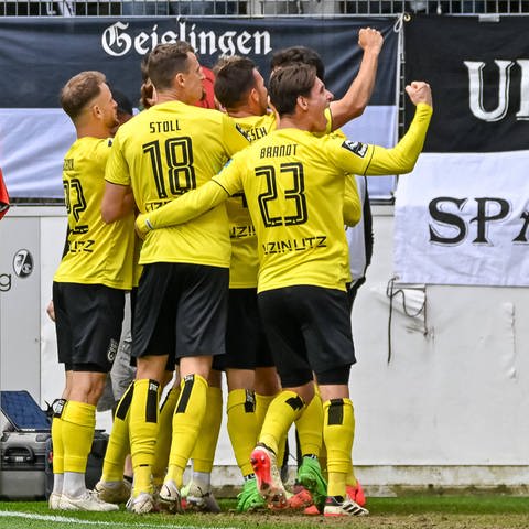 Nach einem Sieg gegen die zweite Mannschaft des SC Freiburg kann der SSV Ulm nächste Woche im Heimspiel gegen Viktoria Köln in die 2. Bundesliga aufsteigen.   (Foto: IMAGO, IMAGO / Eibner)