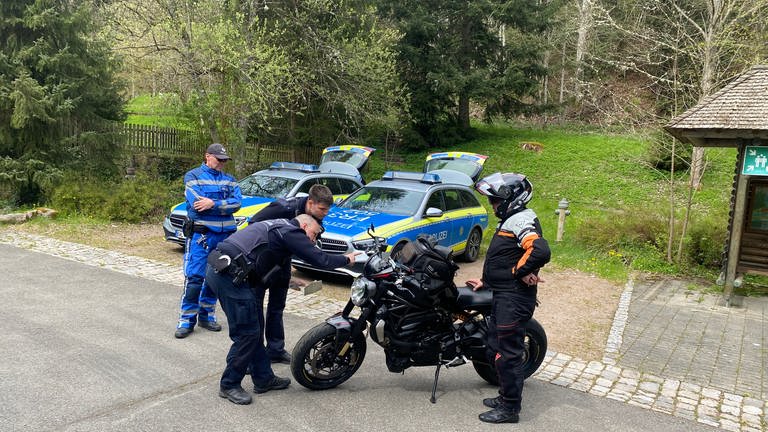 Polizeikontrolle von Motorradfahrern
