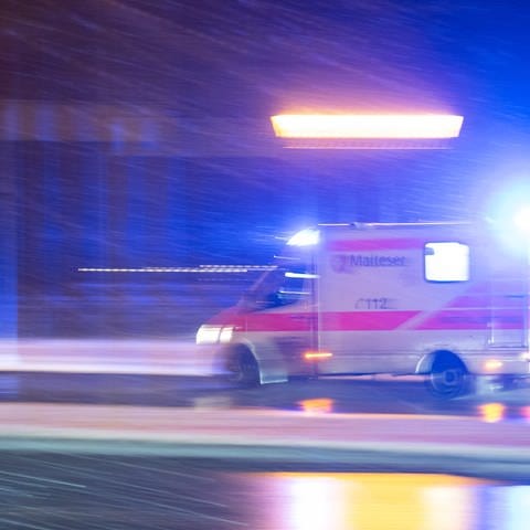 Zwei Menschen sind bei einem Verkehrsunfall in Kirchheimbolanden ums Leben gekommen. (Foto: picture alliance/dpa | Sebastian Gollnow)