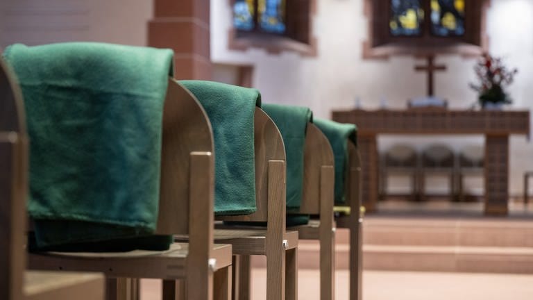 Im Jahr 2022 sind im Bistum Trier deutlich mehr Menschen aus der katholischen Kirche ausgetreten als im Jahr zuvor.